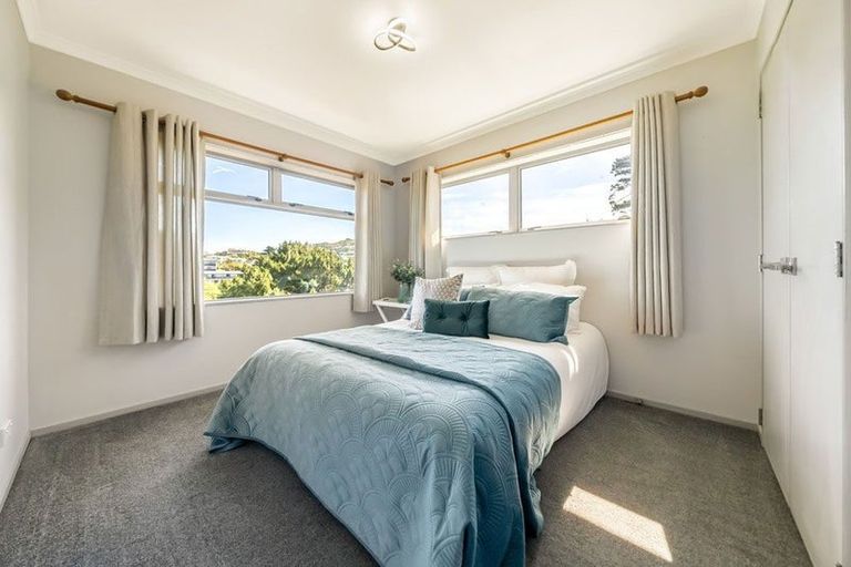 Photo of property in 18 Cresswell Place, Johnsonville, Wellington, 6037