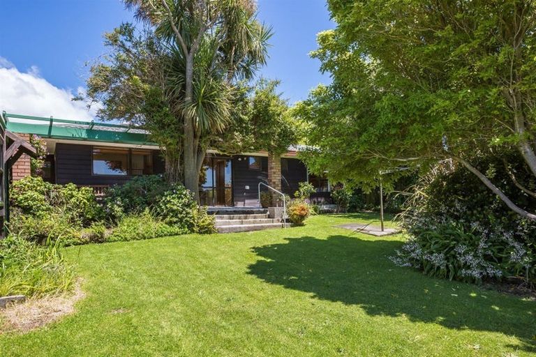 Photo of property in 12 Observatory Close, Whitby, Porirua, 5024