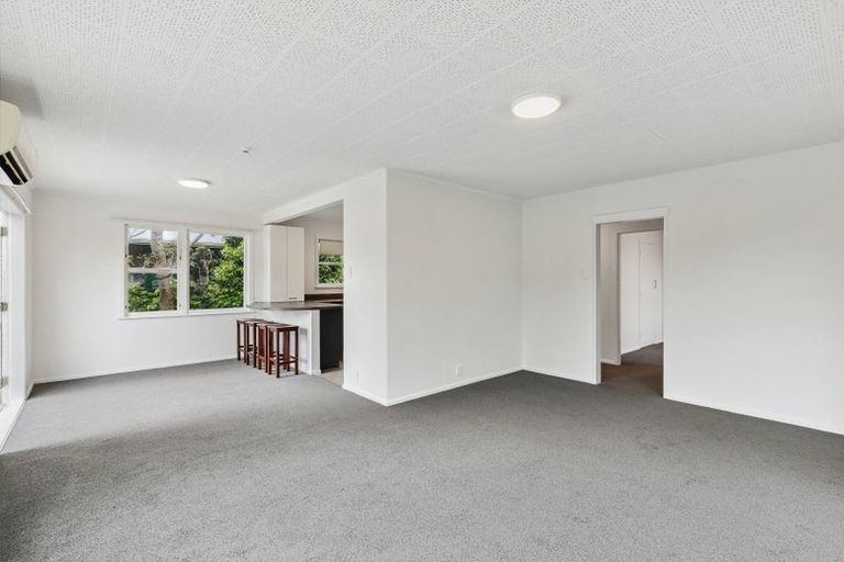 Photo of property in 8 Westleigh Way, Newlands, Wellington, 6037