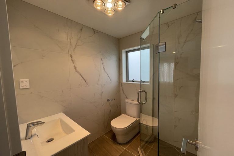 Photo of property in 17 Paparahi Place, Wainui, 0992