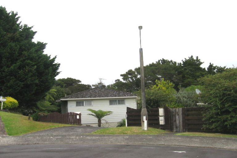 Photo of property in 8 Nea Place, Hillcrest, Auckland, 0627