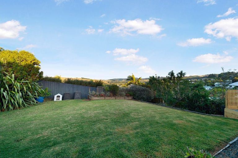 Photo of property in 32 Te Kauri Place, Helensville, 0800