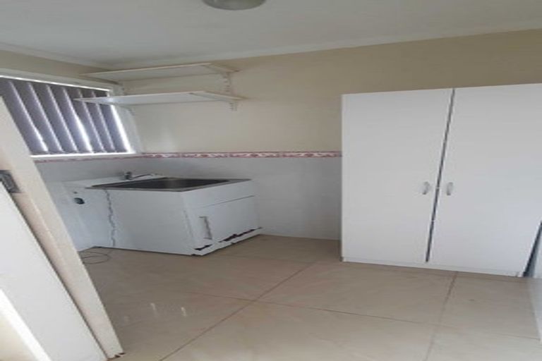 Photo of property in 23 Sunlands Drive, Manurewa, Auckland, 2102