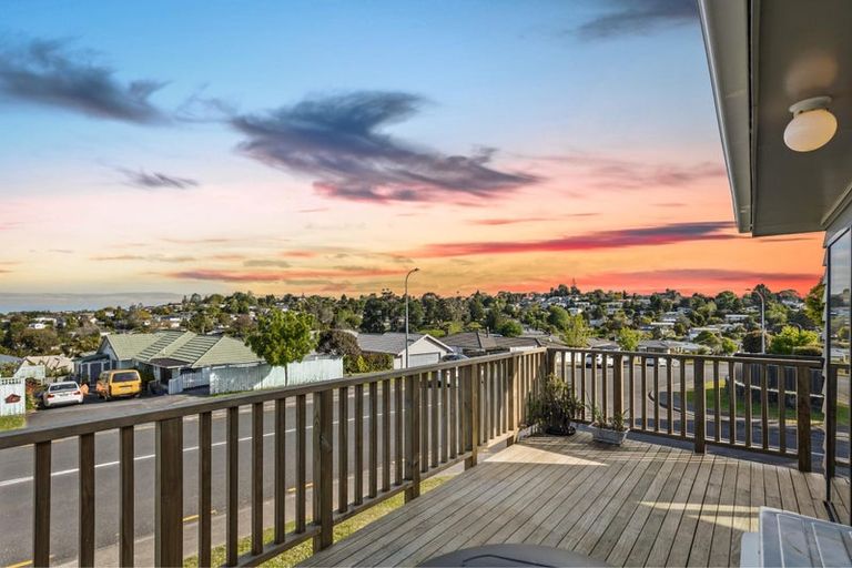 Photo of property in 50 Garton Drive, Massey, Auckland, 0614