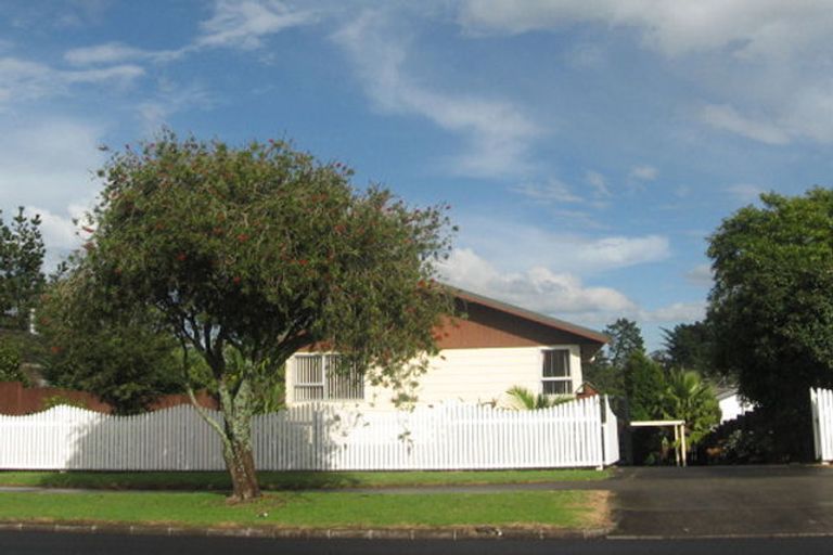 Photo of property in 121 Aviemore Drive, Highland Park, Auckland, 2010