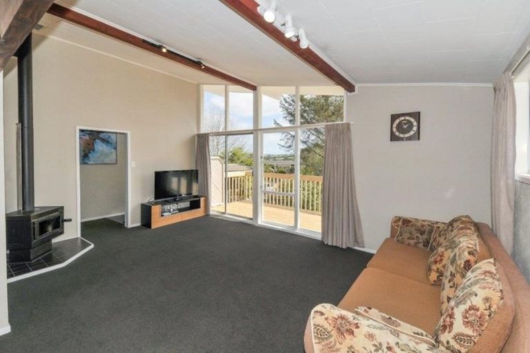Photo of property in 4 Cassia Place, Sunnynook, Auckland, 0620