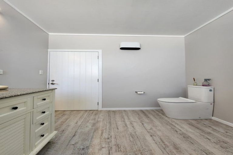 Photo of property in 464 South Road, Omata, New Plymouth, 4374