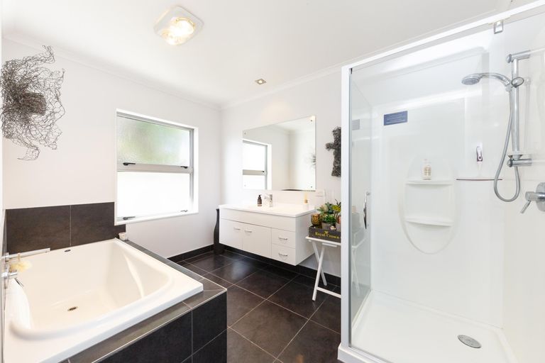 Photo of property in 31 Pegasus Place, Kelvin Grove, Palmerston North, 4414