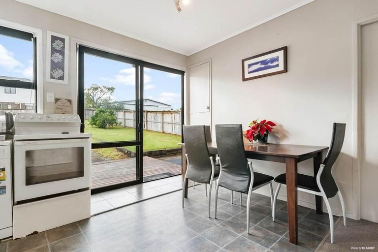 Photo of property in 6 Coburg Street, Henderson, Auckland, 0612