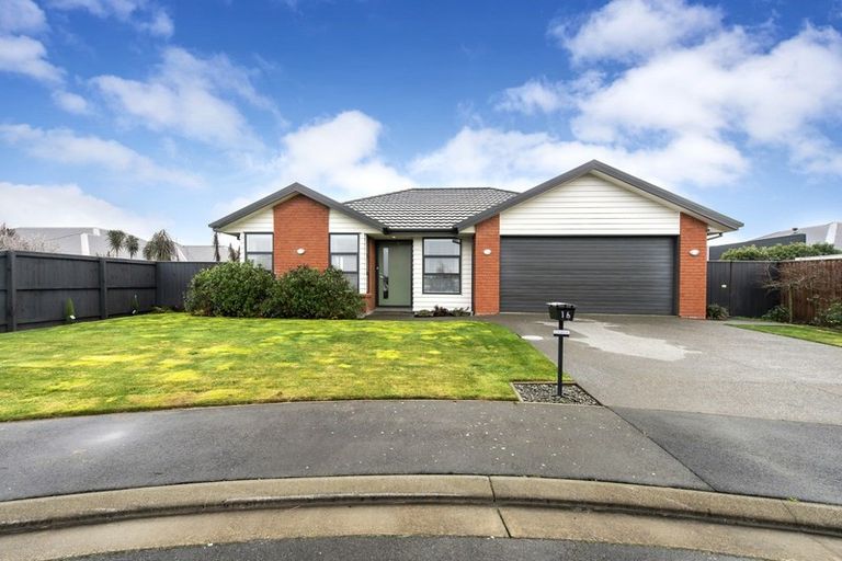 Photo of property in 16 Lloyds Close, Rolleston, 7614