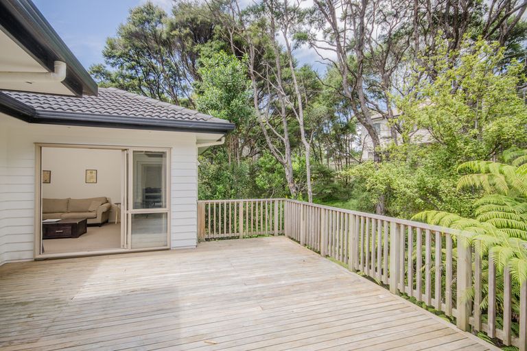Photo of property in 28 Mccahon Place, Titirangi, Auckland, 0604