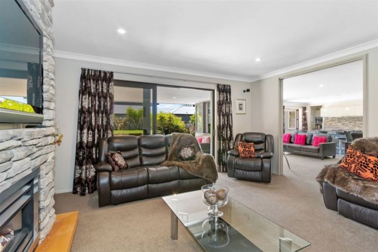 Photo of property in 45 Oakgrove Drive, Rangiora, 7400