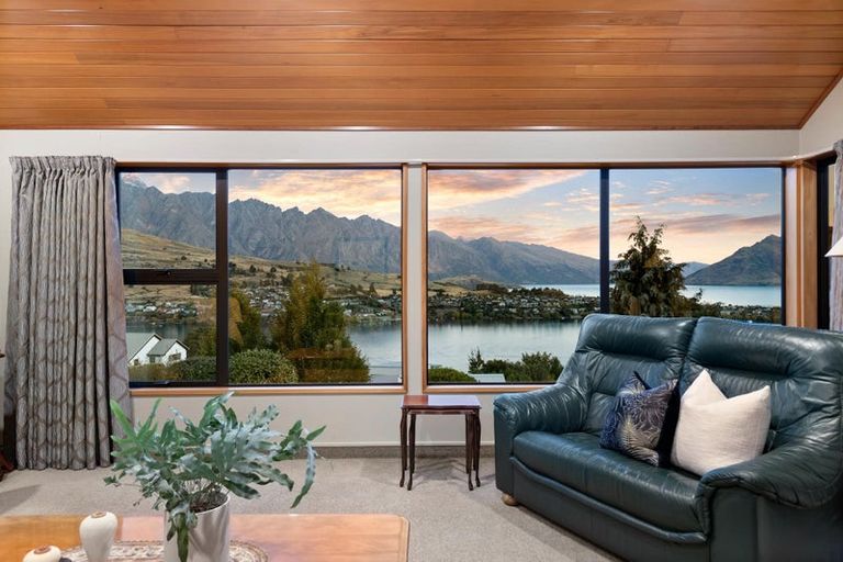 Photo of property in 4 Peregrine Place, Queenstown, 9300