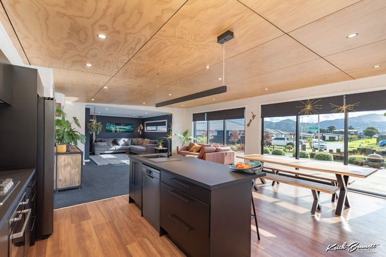 Photo of property in 8 Fenwick Crescent, Wallaceville, Upper Hutt, 5018
