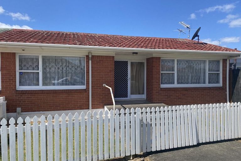 Photo of property in 1 Kingswood Road, Papatoetoe, Auckland, 2025