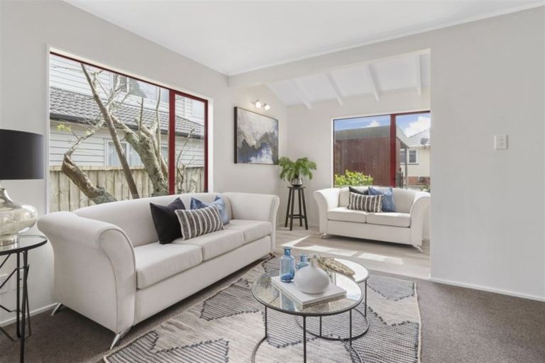 Photo of property in 2/18 Strid Road, Te Atatu South, Auckland, 0610