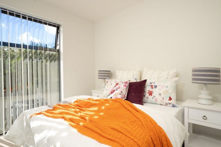 Photo of property in 2 Mikoikoi Crescent, Mangere Bridge, Auckland, 2022