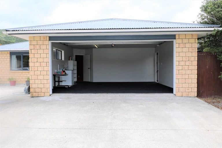 Photo of property in 37 Fraser Colman Grove, Wainuiomata, Lower Hutt, 5014