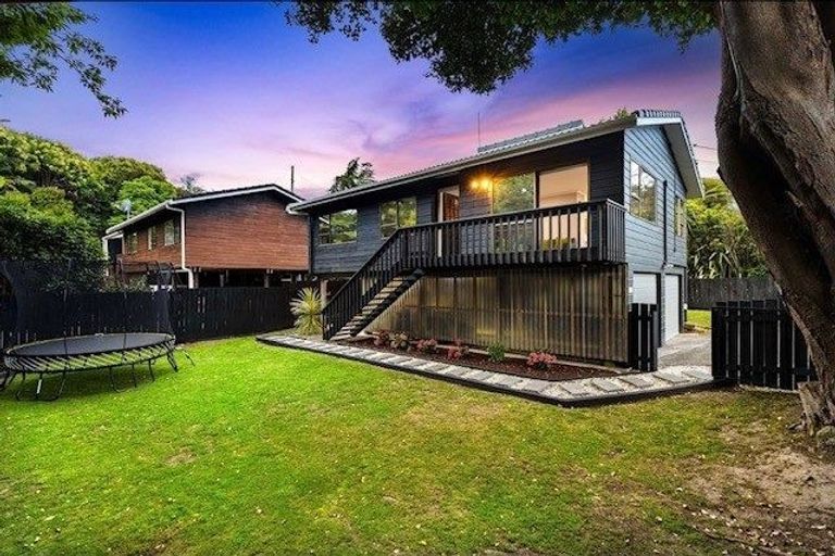 Photo of property in 15a Bridge Avenue, Te Atatu South, Auckland, 0610