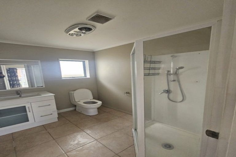 Photo of property in 86 Reeves Road, Pakuranga Heights, Auckland, 2010