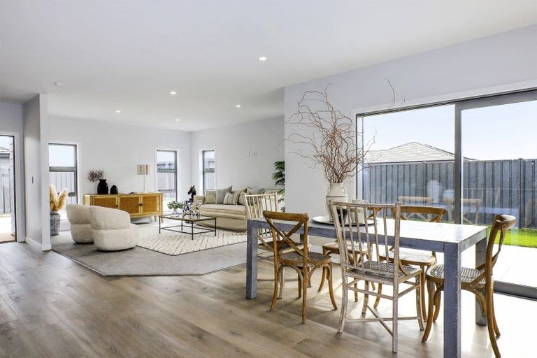 Photo of property in 9 Cassin Place, Taradale, 4112