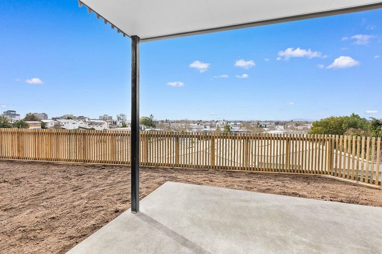 Photo of property in 2/12 Ruakiwi Road, Hamilton Lake, Hamilton, 3204