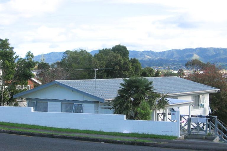 Photo of property in 280 Great North Road, Henderson, Auckland, 0612