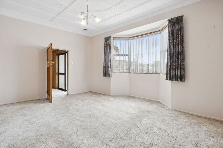 Photo of property in 60 Royal Crescent, Saint Kilda, Dunedin, 9012