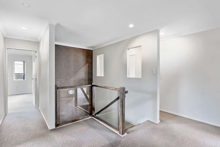 Photo of property in 25 Gibbston Crescent, Flat Bush, Auckland, 2016