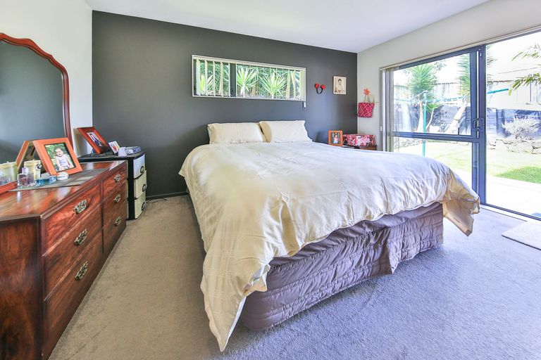 Photo of property in 8 Staten Place, Mangere, Auckland, 2022