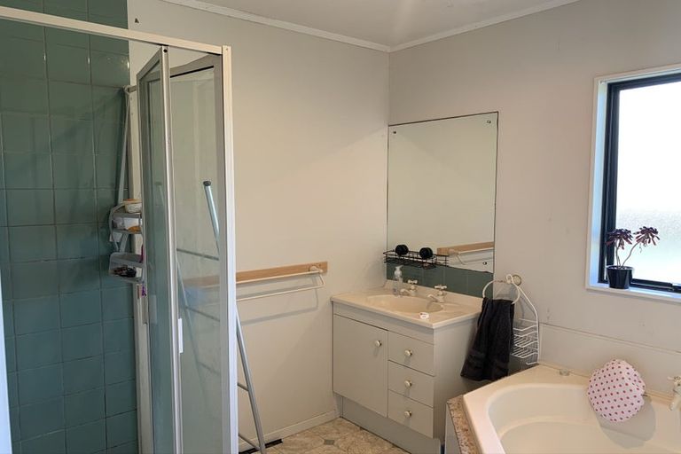 Photo of property in 3 Springdale Grove, Fitzherbert, Palmerston North, 4410
