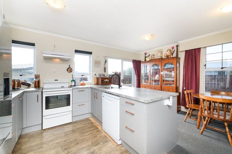 Photo of property in 6 Oban Place, Awapuni, Palmerston North, 4412