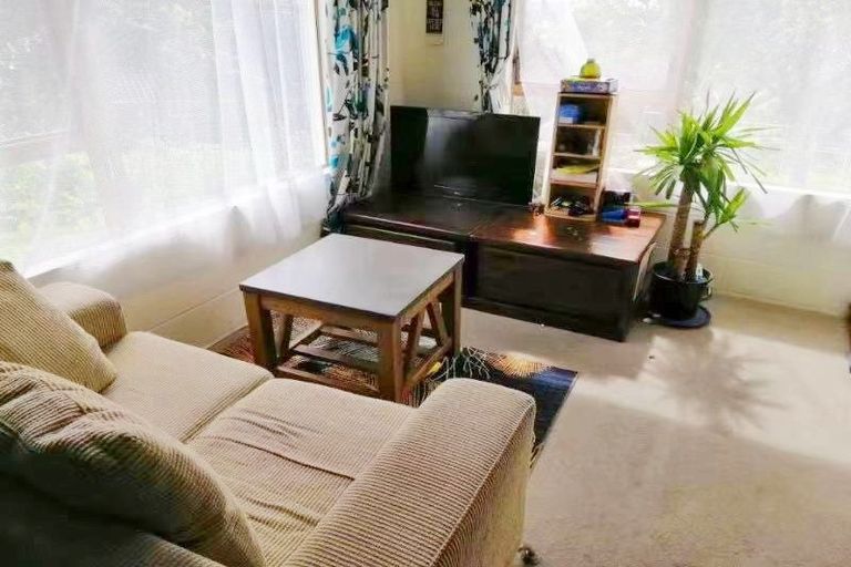 Photo of property in 118 Pupuke Road, Hillcrest, Auckland, 0627