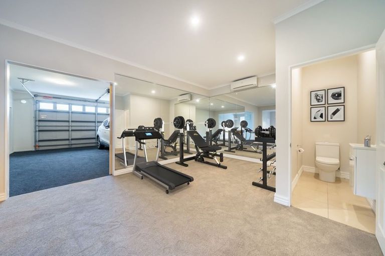 Photo of property in 29 Padnell Crescent, Paparangi, Wellington, 6037