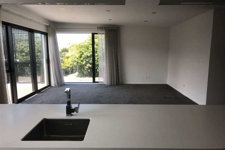 Photo of property in 4/275 Kilmore Street, Christchurch Central, Christchurch, 8011