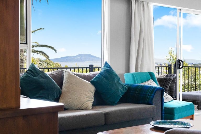 Photo of property in 14a Kowhai Road, Campbells Bay, Auckland, 0630