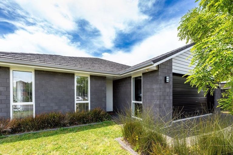 Photo of property in 27 Raynor Crescent, Pyes Pa, Tauranga, 3112