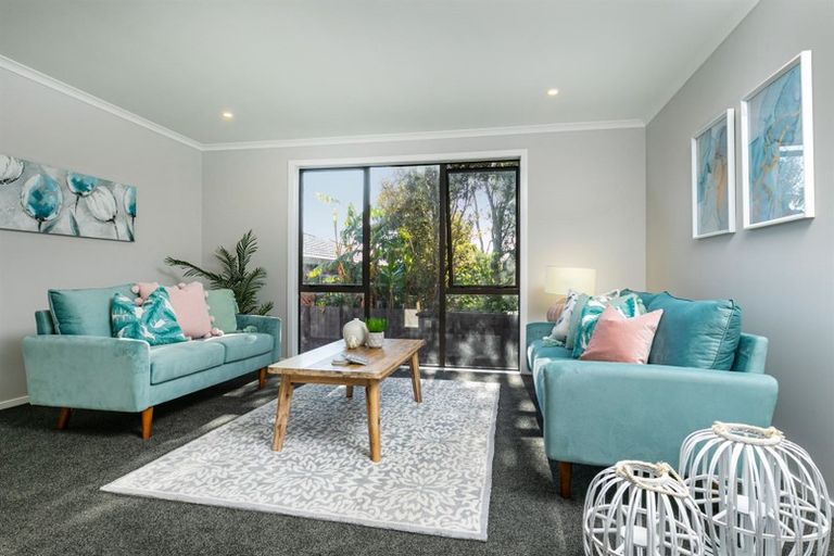 Photo of property in 8 Gordon Stanley Drive, Massey, Auckland, 0614