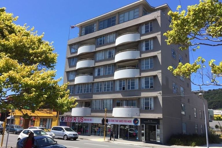 Photo of property in Grandstand Apartments, 8/80 Kent Terrace, Mount Victoria, Wellington, 6011
