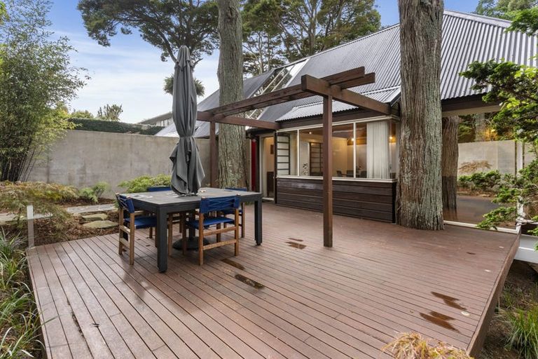 Photo of property in 17 Cobblestone Lane, Hillcrest, Auckland, 0627
