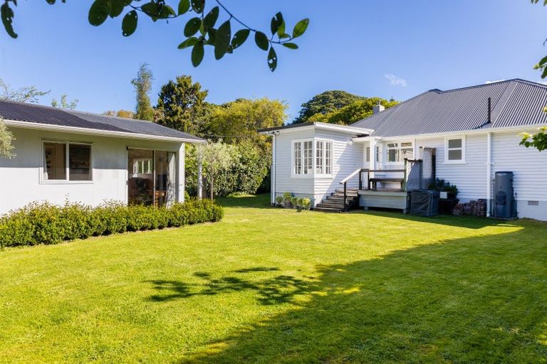 Photo of property in 28 Karu Crescent, Waikanae, 5036