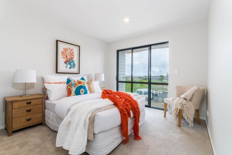 Photo of property in 15 Irving Place, Hobsonville, Auckland, 0616