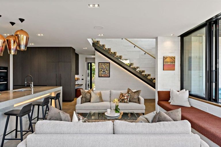 Photo of property in 41 Craig Road, Milford, Auckland, 0620