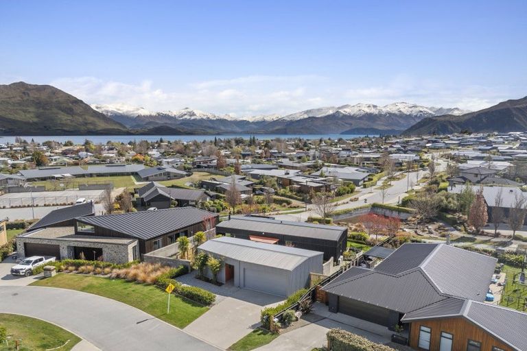 Photo of property in 15 Kereru Crescent, Wanaka, 9305