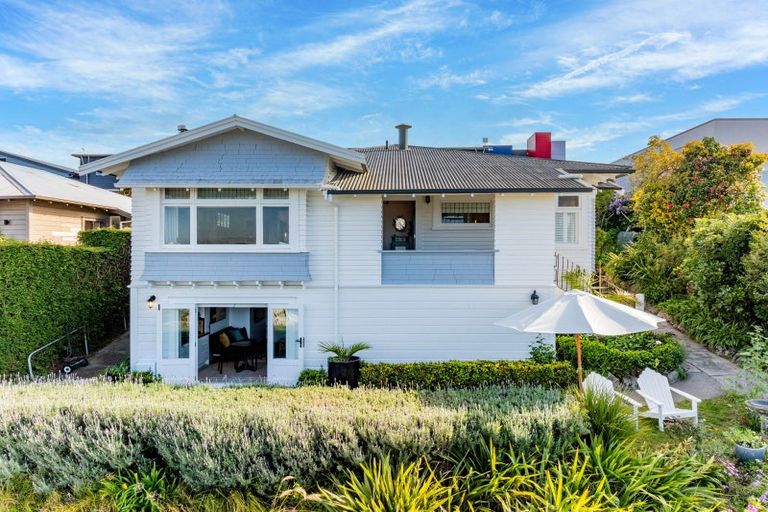 Photo of property in 14 Corry Avenue, Bluff Hill, Napier, 4110