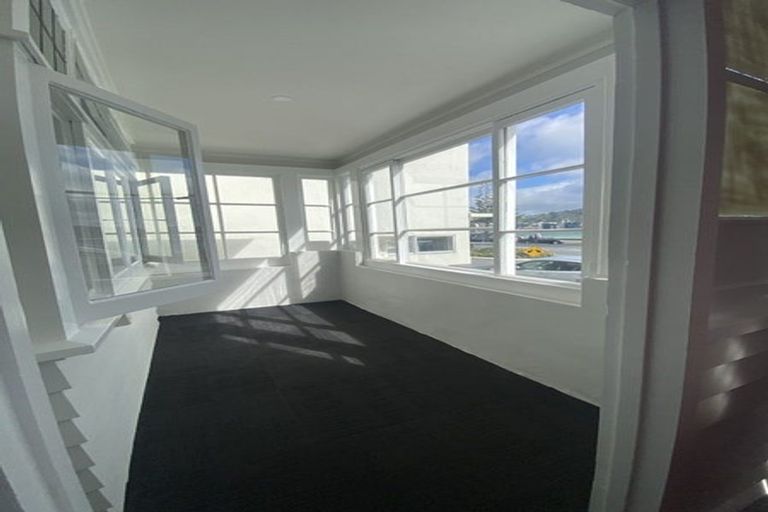 Photo of property in 230 Oriental Parade, Oriental Bay, Wellington, 6011