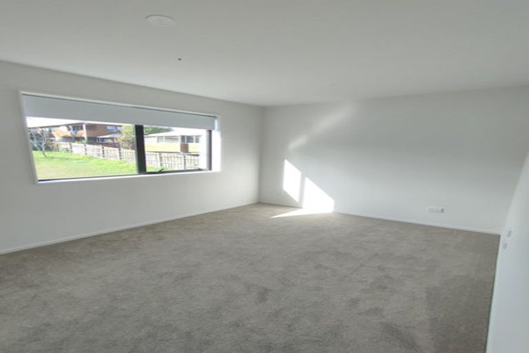 Photo of property in 16 Helena Street, Massey, Auckland, 0614