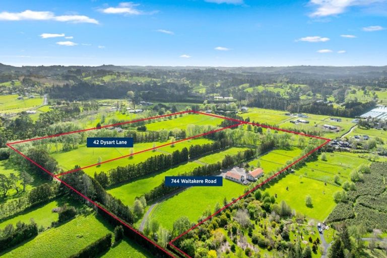 Photo of property in 744 Waitakere Road, Kumeu, 0891