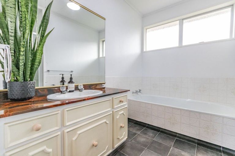 Photo of property in 16 Kimberley Grove, Westbrook, Palmerston North, 4412