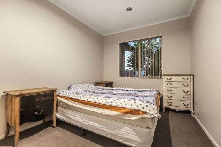 Photo of property in 8 Mcwhirters Farm Lane, Massey, Auckland, 0614